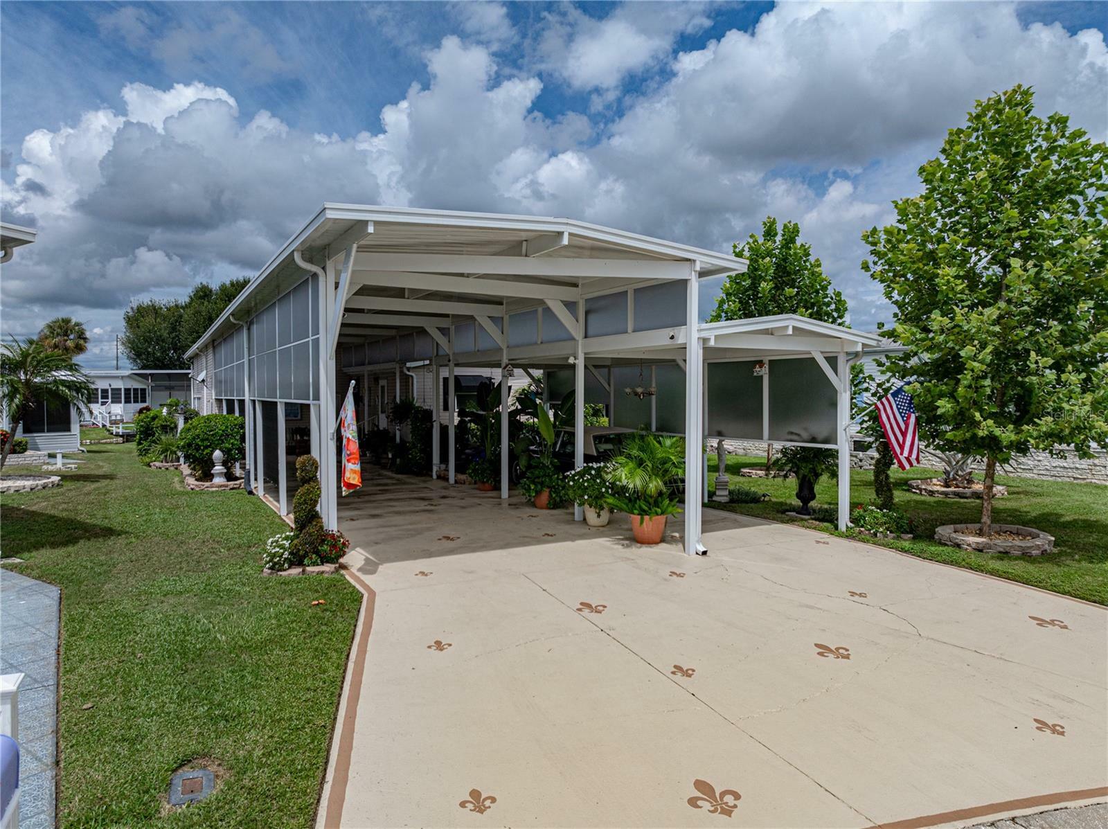 Property Photo: 5118 Island View Circle N FL 33868