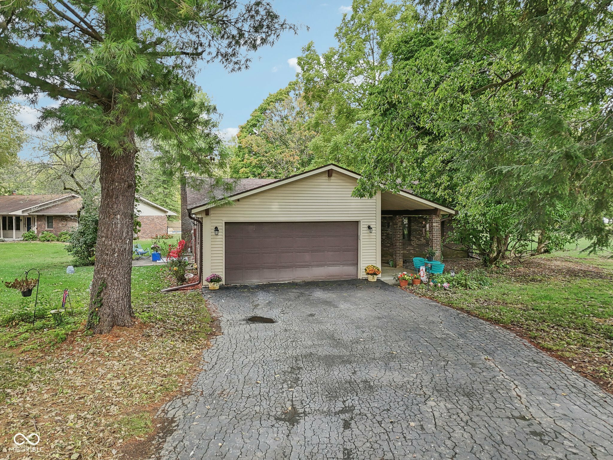 Property Photo:  2404 Postmaster Lane  IN 46140 