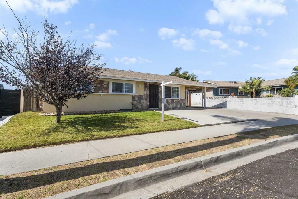 Property Photo:  441 W Redondo Drive  CA 92057 