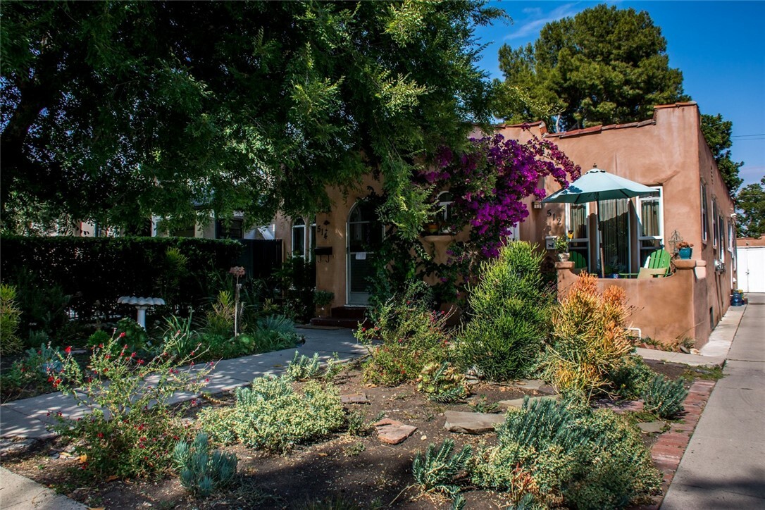 Property Photo:  512 N Harper Avenue  CA 90048 