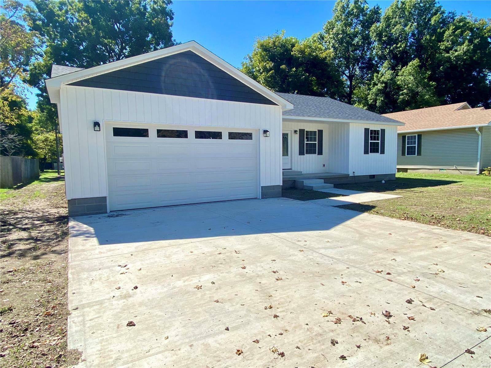 Property Photo: 317 E Cypress Street MO 63834