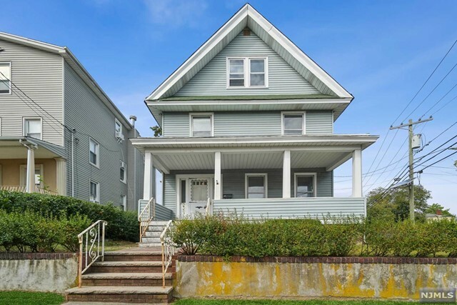 Property Photo:  210 Waldo Place  NJ 07631 