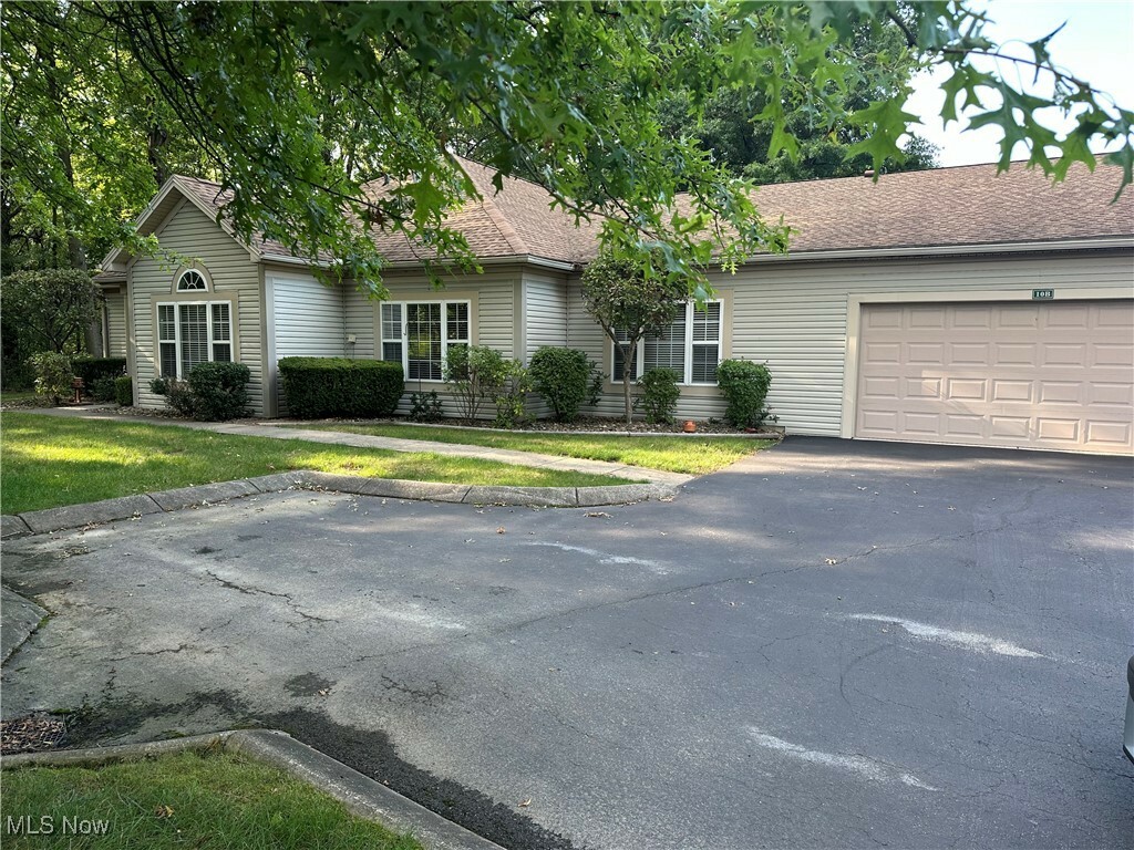 Property Photo:  10 Hunters Woods Boulevard B  OH 44406 