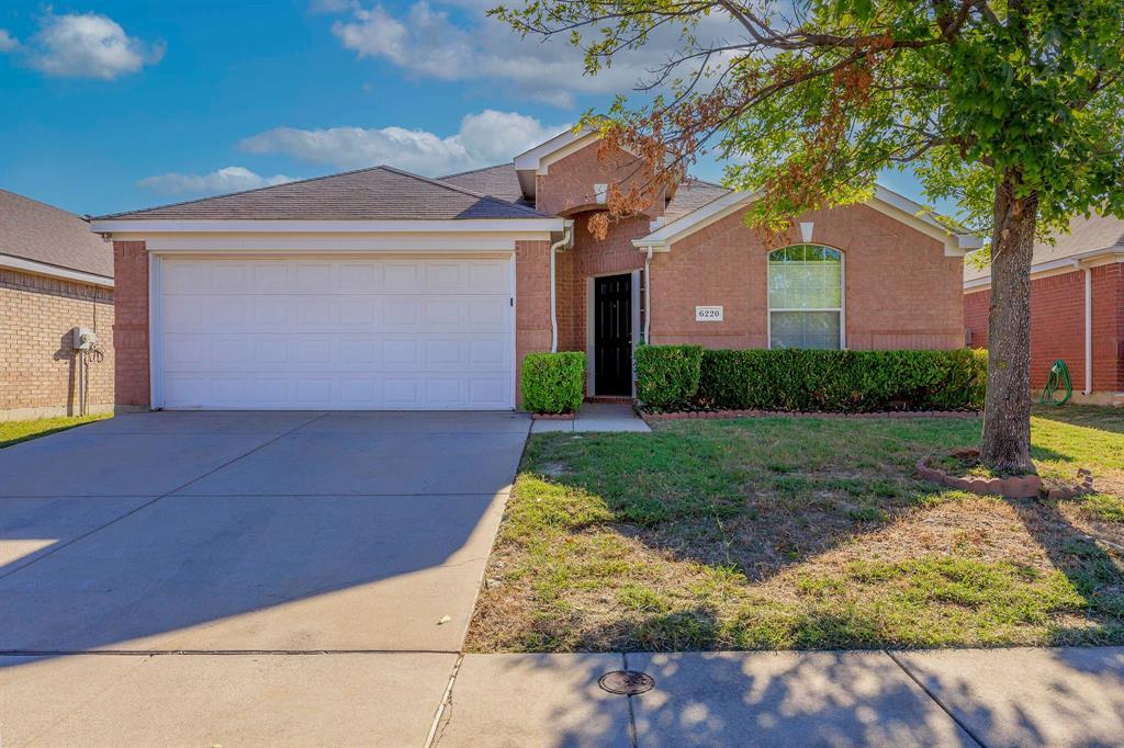 Property Photo: 6220 Stone Lake Drive TX 76179