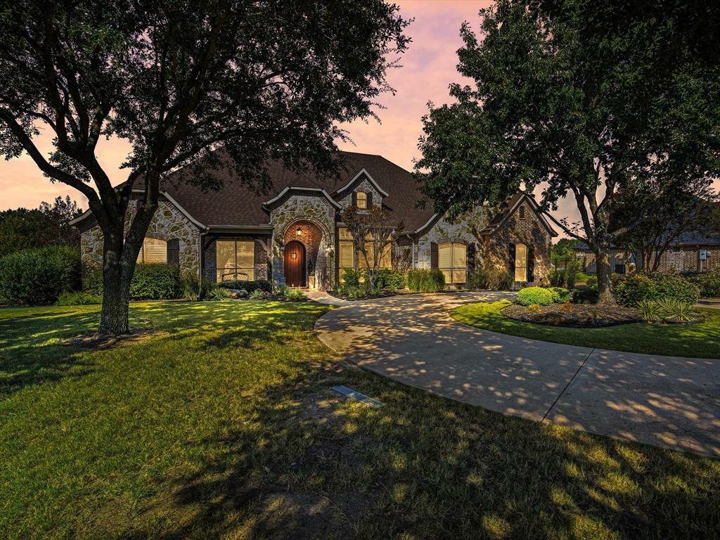 Property Photo:  305 Spring Grove Drive  TX 75165 