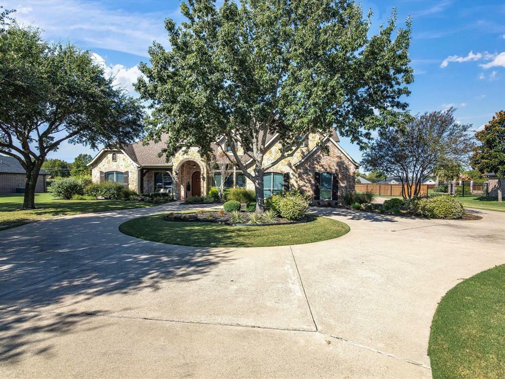 Property Photo:  305 Spring Grove Drive  TX 75165 