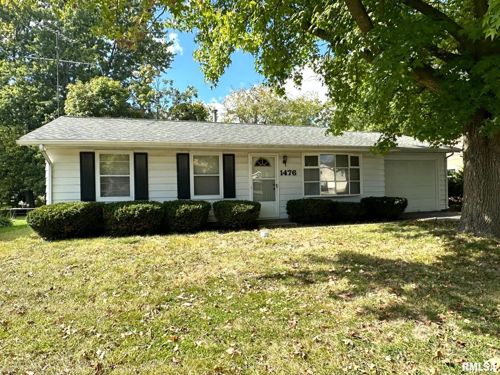 Property Photo: 1476 Imperial Avenue IL 61401