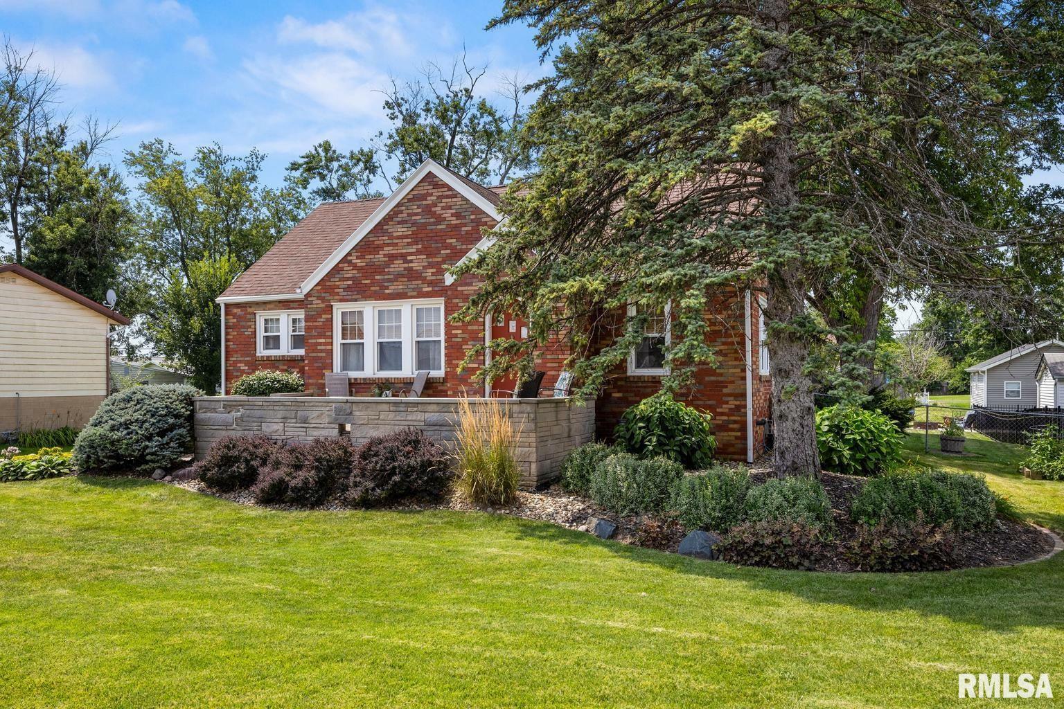 Property Photo:  111 Loren Street  IL 61571 