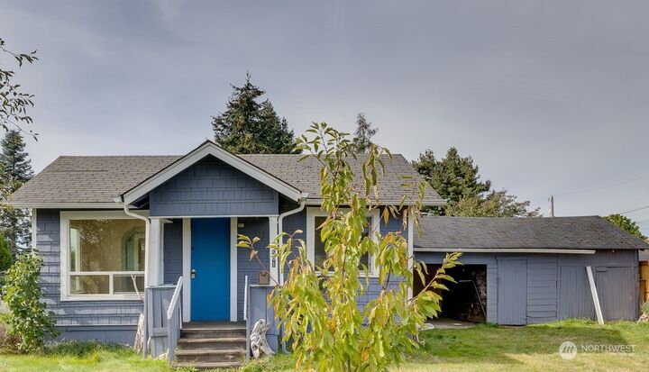 Property Photo:  501  Alder Avenue  WA 98270 