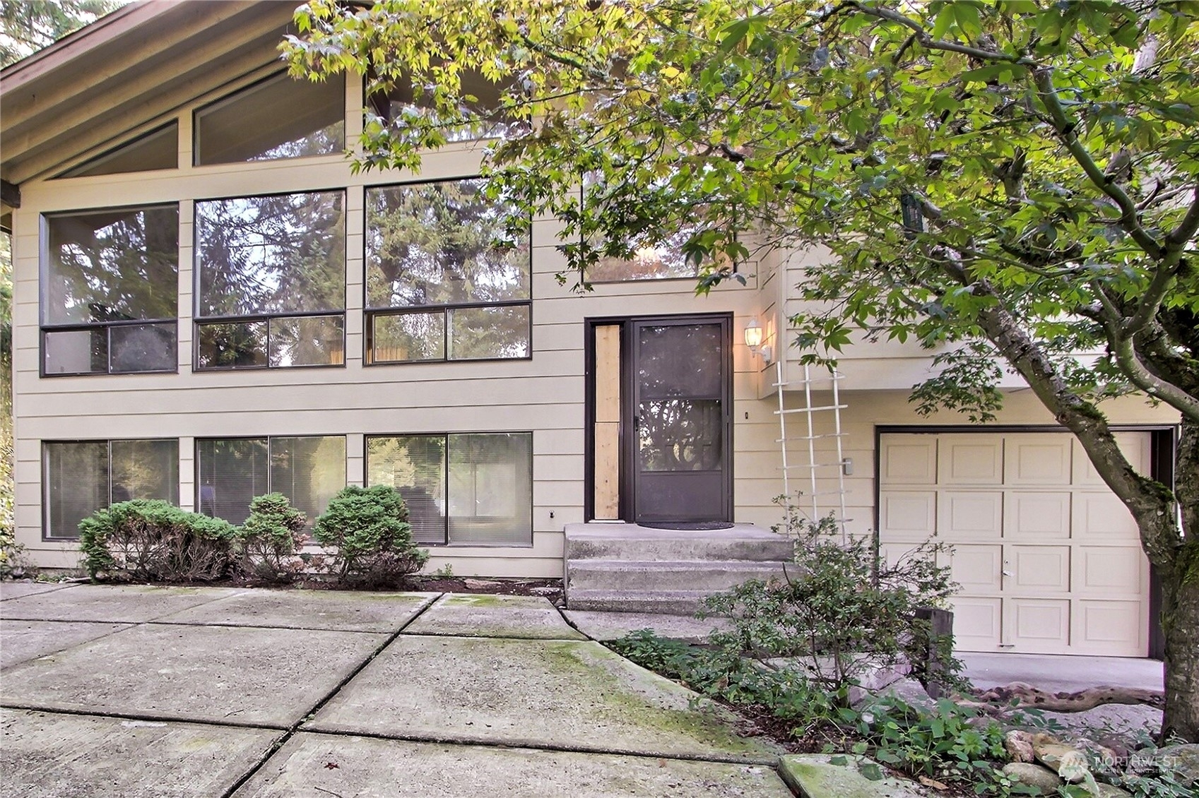 Property Photo:  7014  310th Street E  WA 98338 