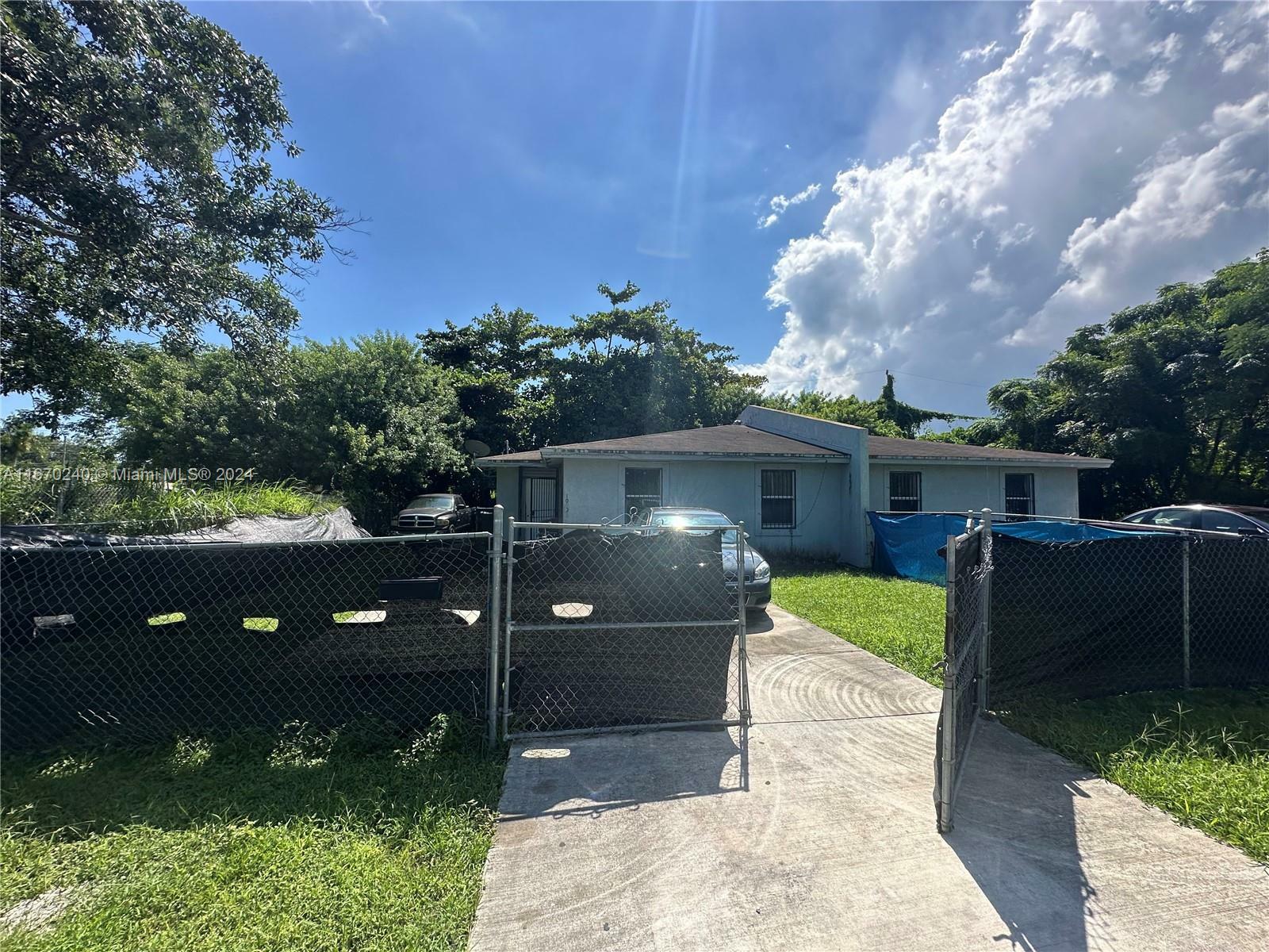 Property Photo:  10032 E Hibiscus St  FL 33157 