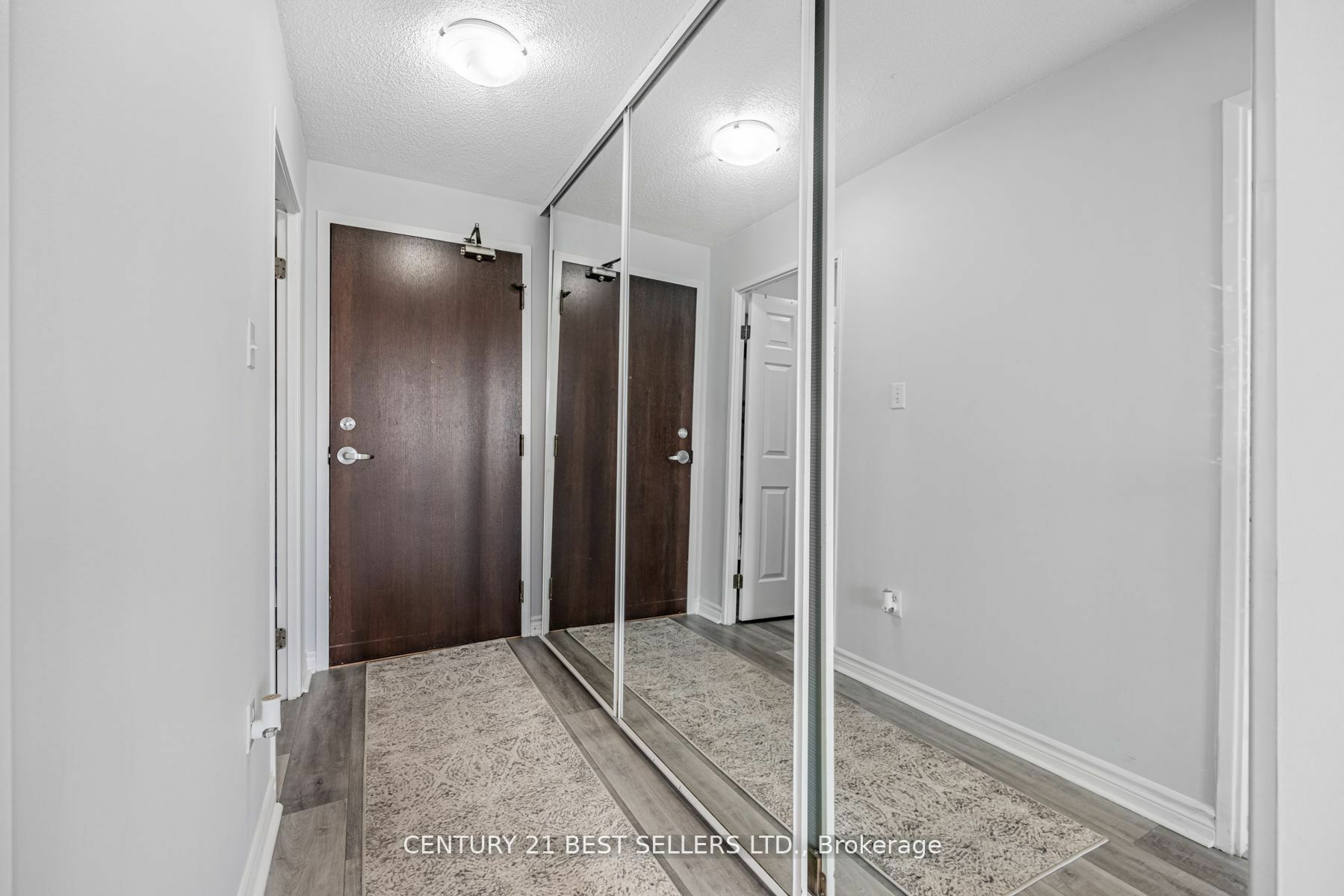 Property Photo:  101 Subway Cres 908  ON M9B 6K4 