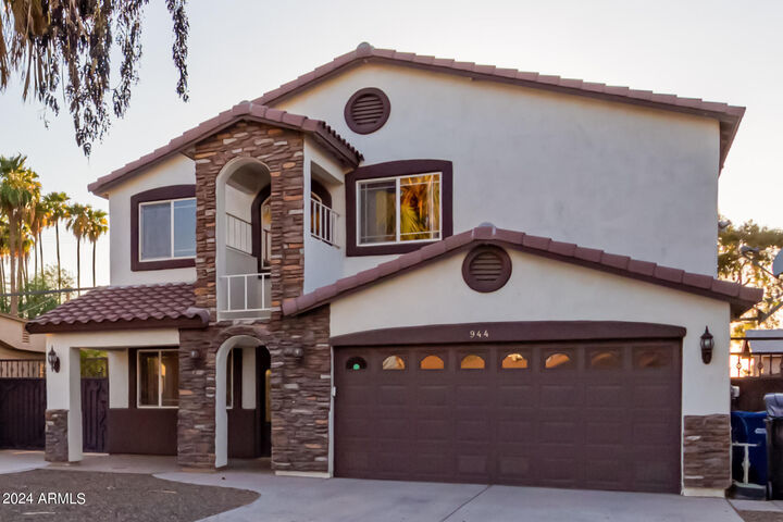 Property Photo: 944 S Grand -- AZ 85210