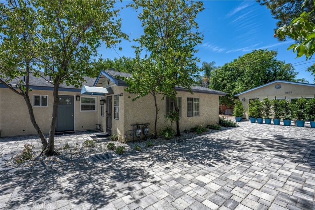 Property Photo:  6631 Radford Avenue  CA 91606 