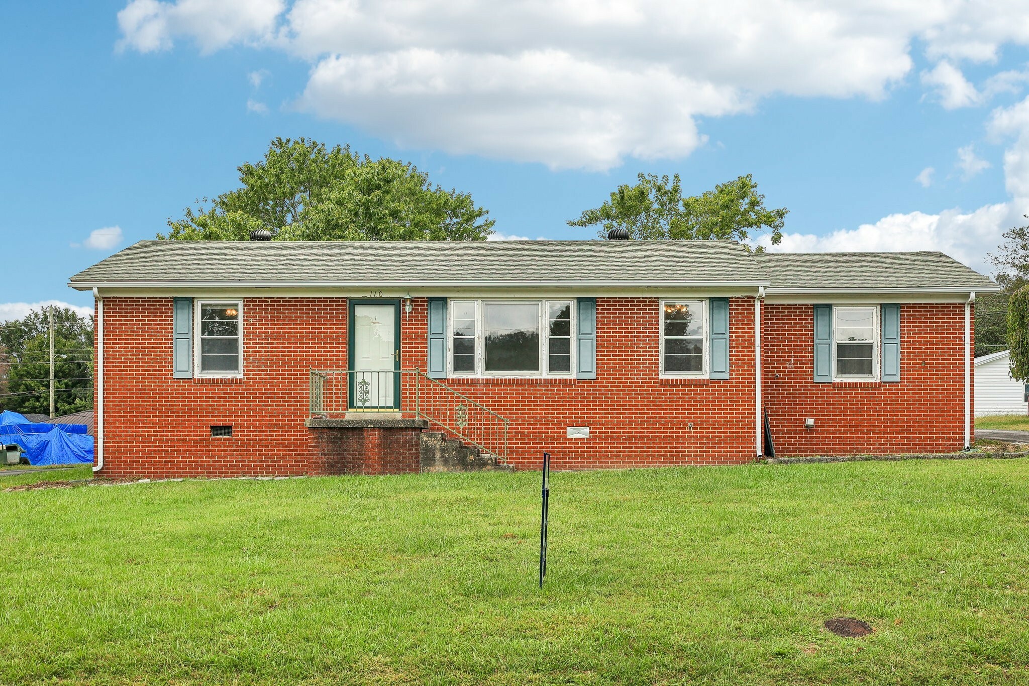 Property Photo:  110 Greenbriar St  TN 37190 