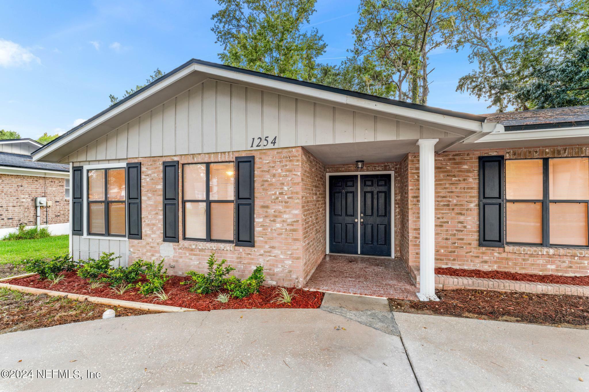 Property Photo:  1254 Turtle Creek Drive S  FL 32218 