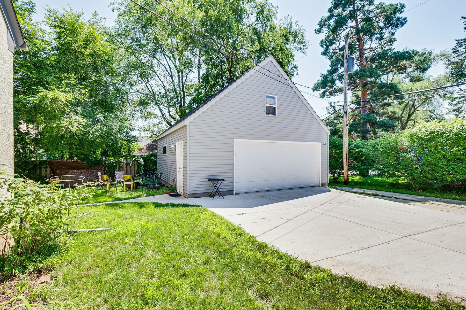 Property Photo:  3807 Hubbard Avenue N  MN 55422 