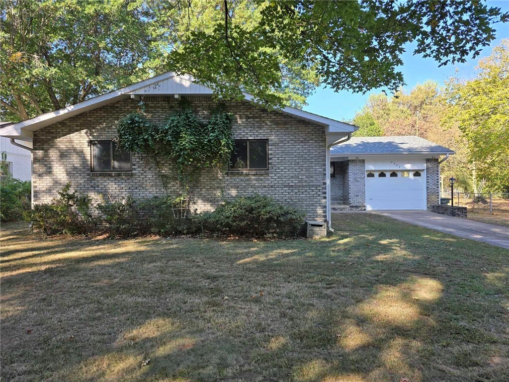 Property Photo:  2027 Erstan Avenue  AR 72703 