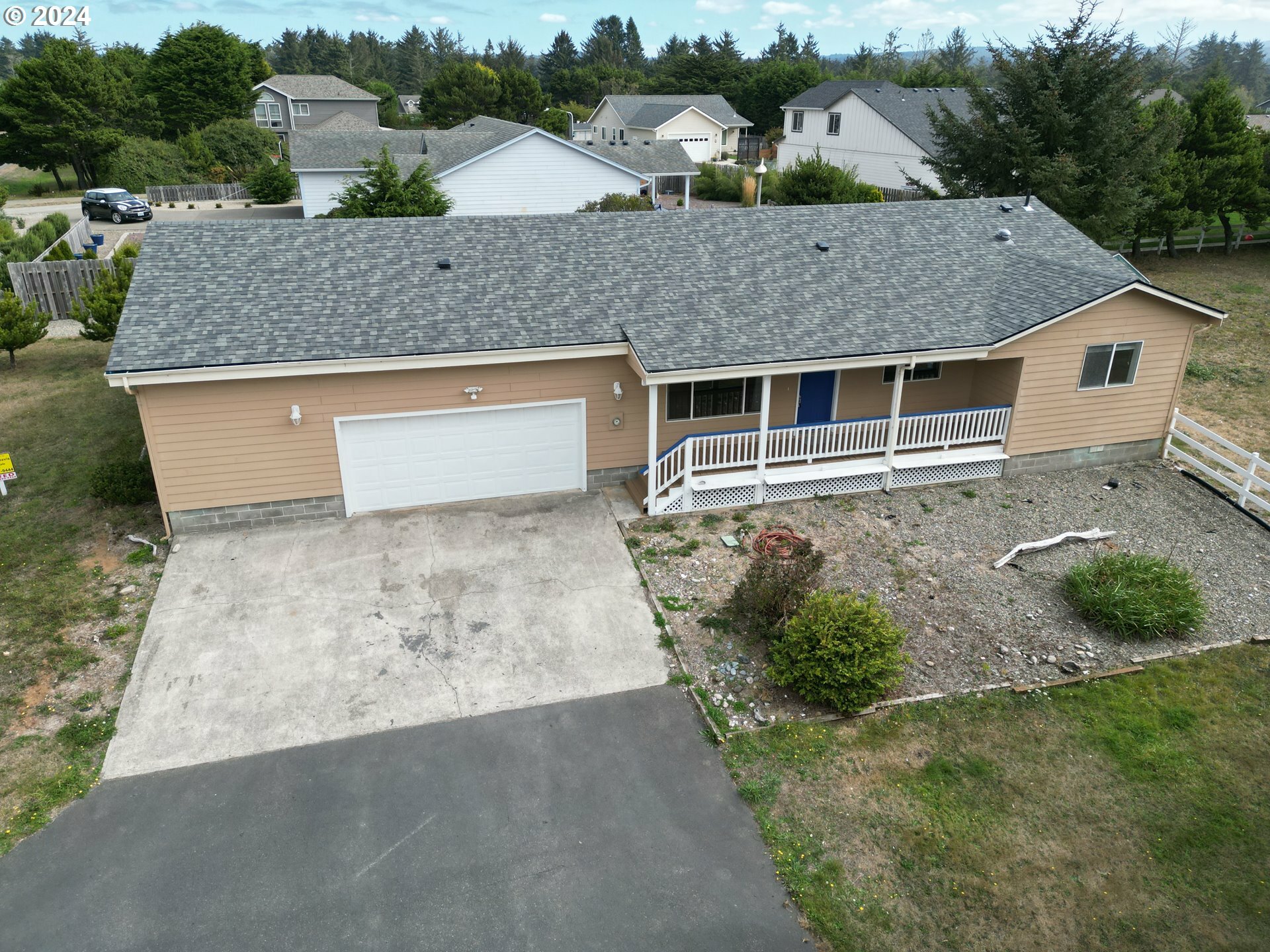 Property Photo:  667 Seabird Dr  OR 97411 