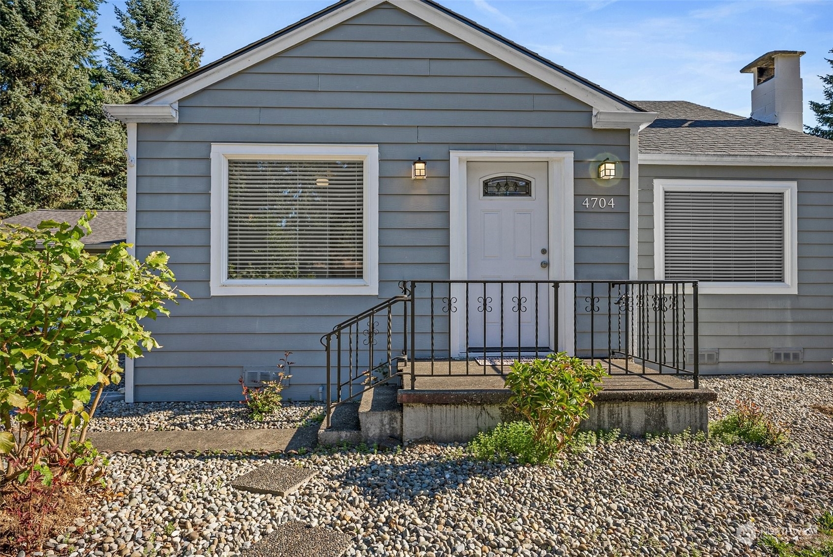 Property Photo:  4704 Cleveland Avenue SE  WA 98501 