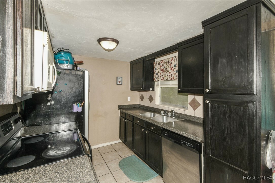 Property Photo:  9 E Golden Street  FL 34465 