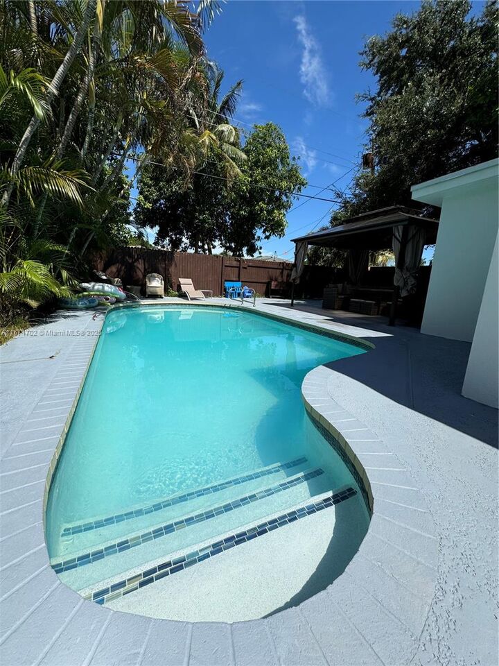 1829 NE 176th St  North Miami Beach FL 33162 photo