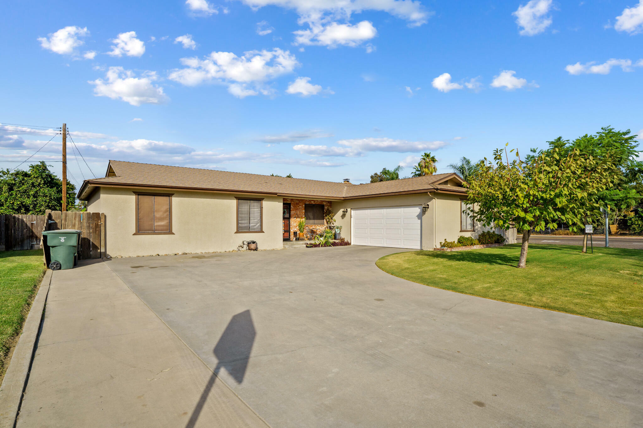 Property Photo:  1207 S Clover Street  CA 93277 