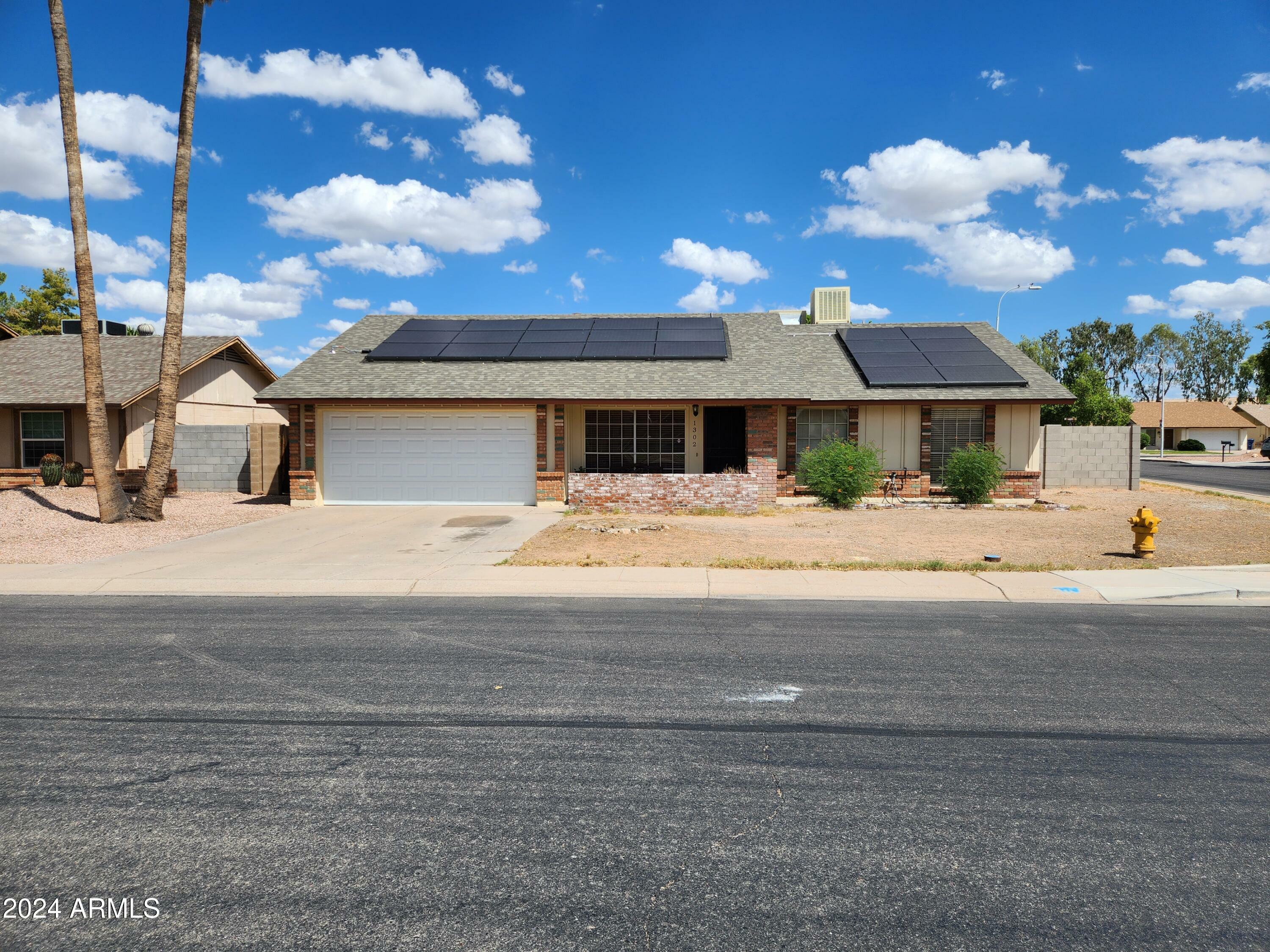 Property Photo:  1302 W Temple Street  AZ 85224 