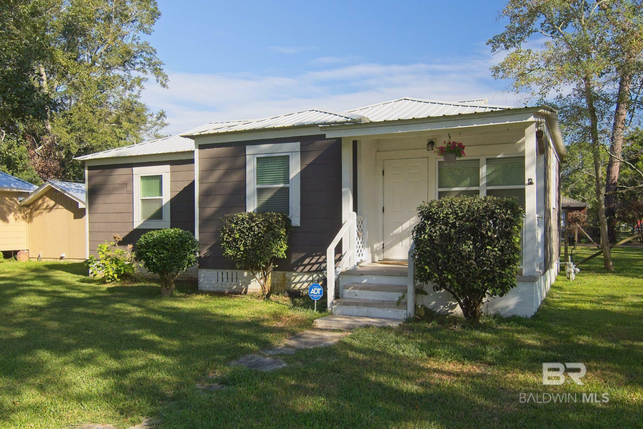 Property Photo:  509 E Myrtle Avenue  AL 36535 