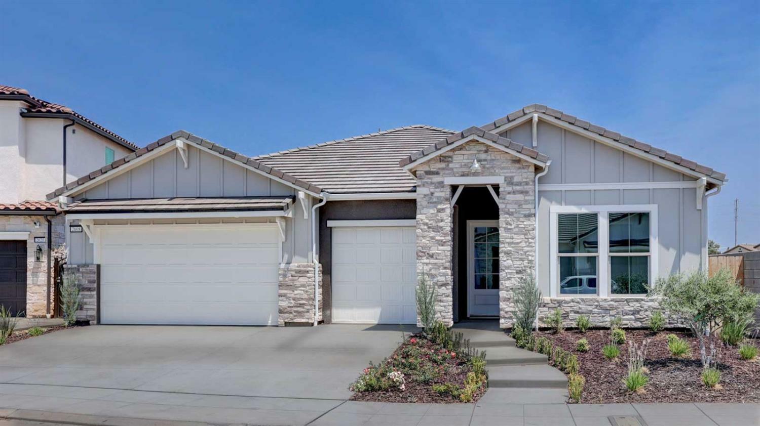 Property Photo:  2608 N Black Oak Drive  CA 93727 