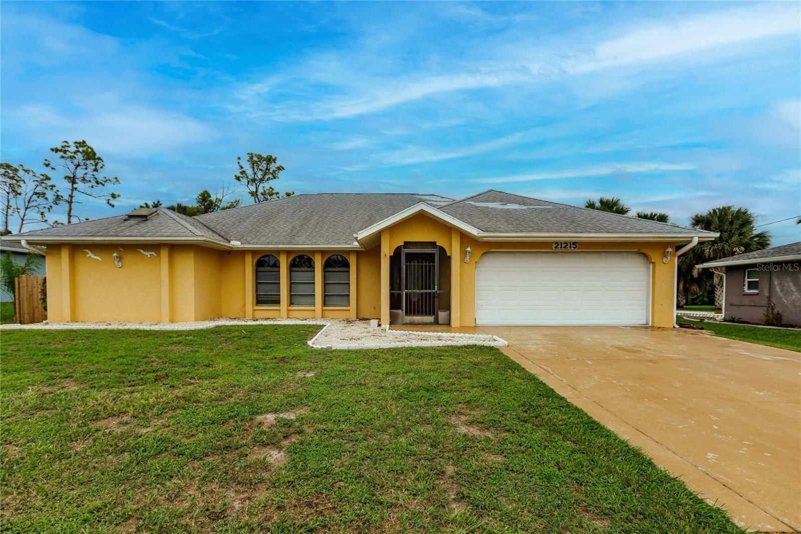 Property Photo:  21215 Cottonwood Avenue  FL 33952 