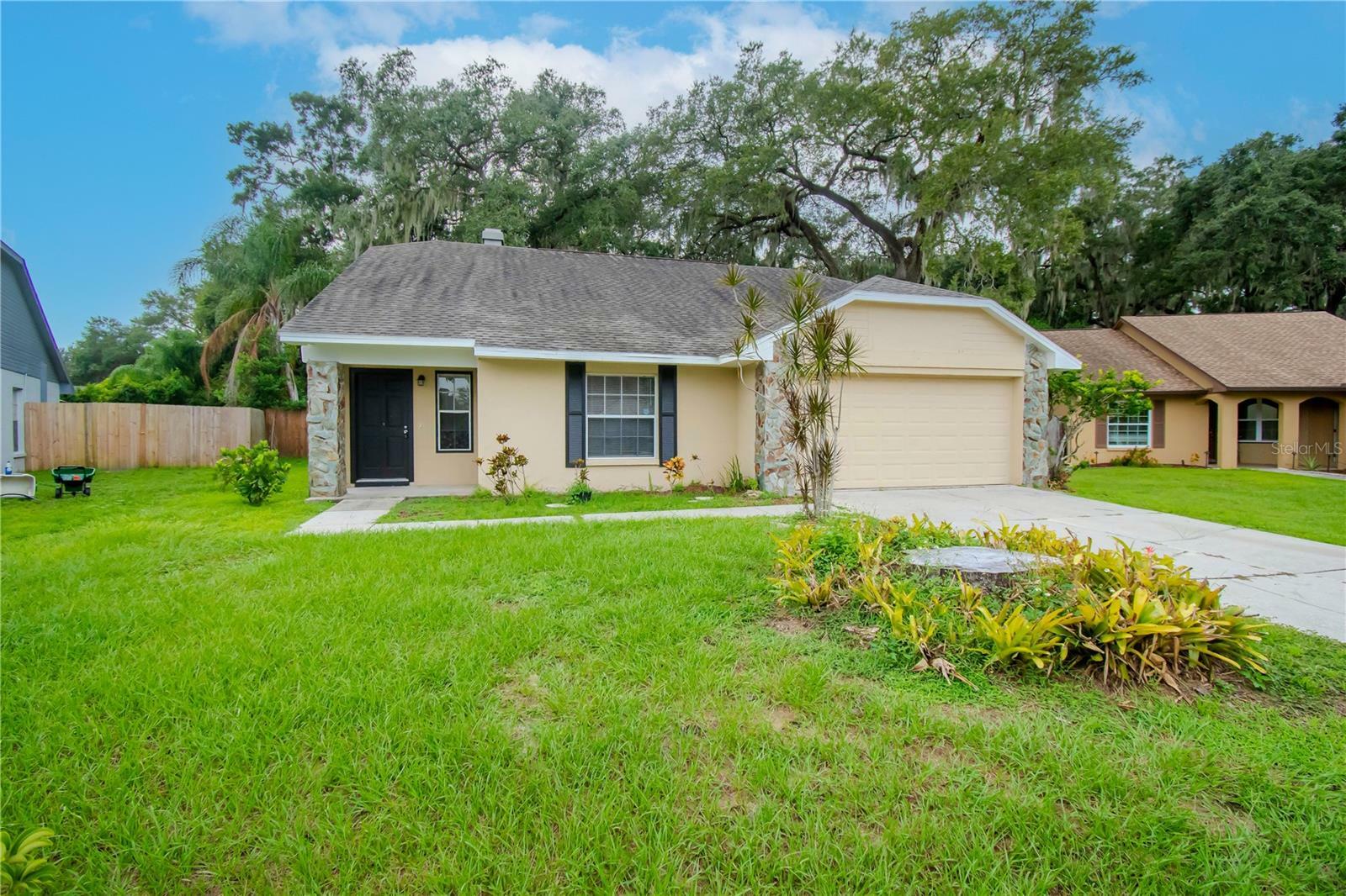 Property Photo: 2039 Shadow Pine Drive FL 33511
