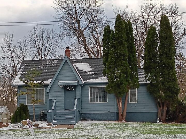 5022 Lapeer Road  Burton MI 48509 2018 photo