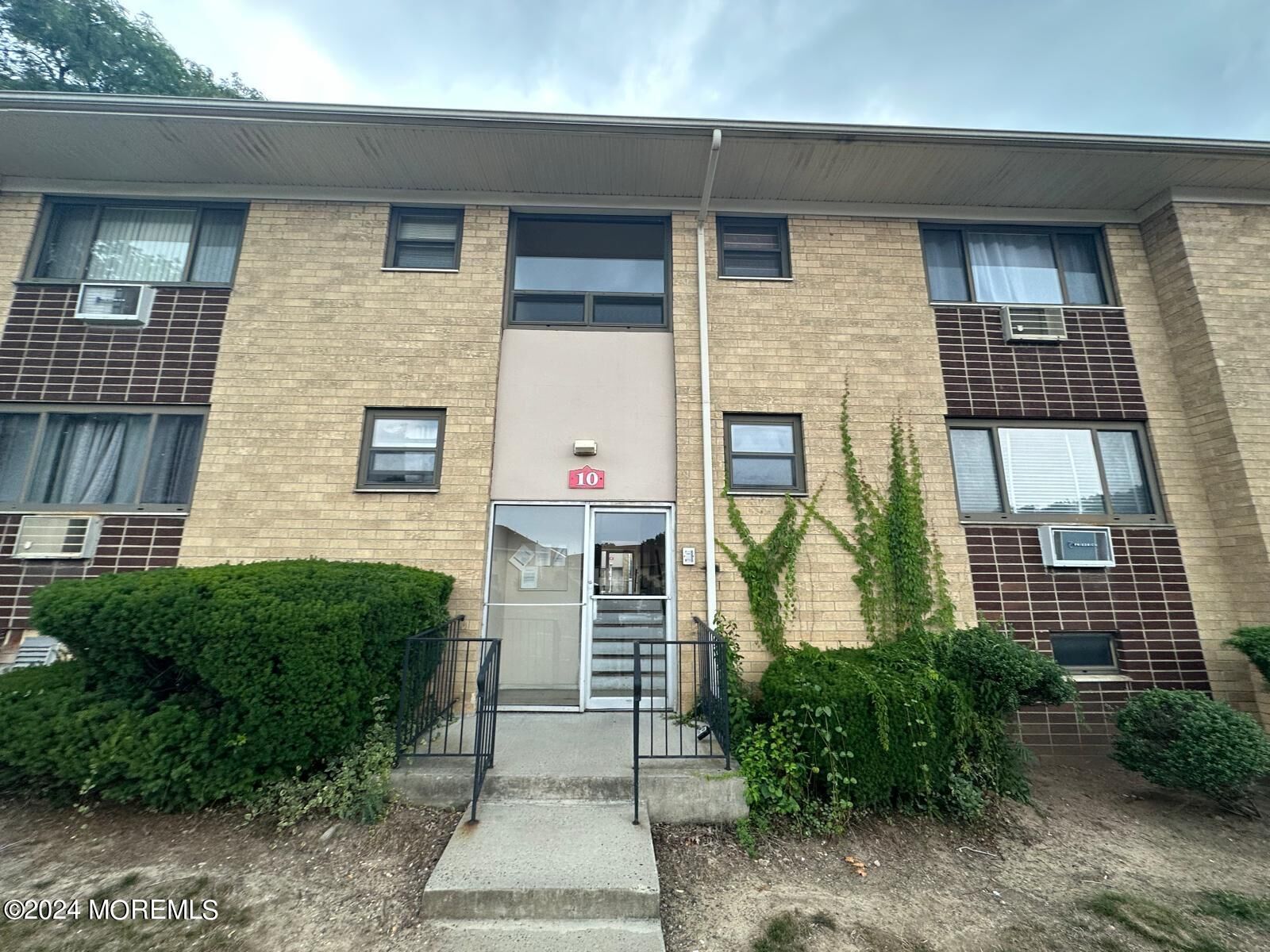 Property Photo:  401 US Highway 22  NJ 07060 