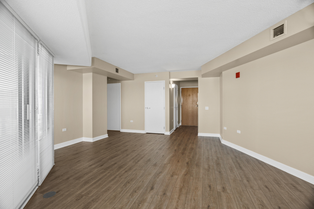 Property Photo:  1720 Maple Avenue 860  IL 60201 