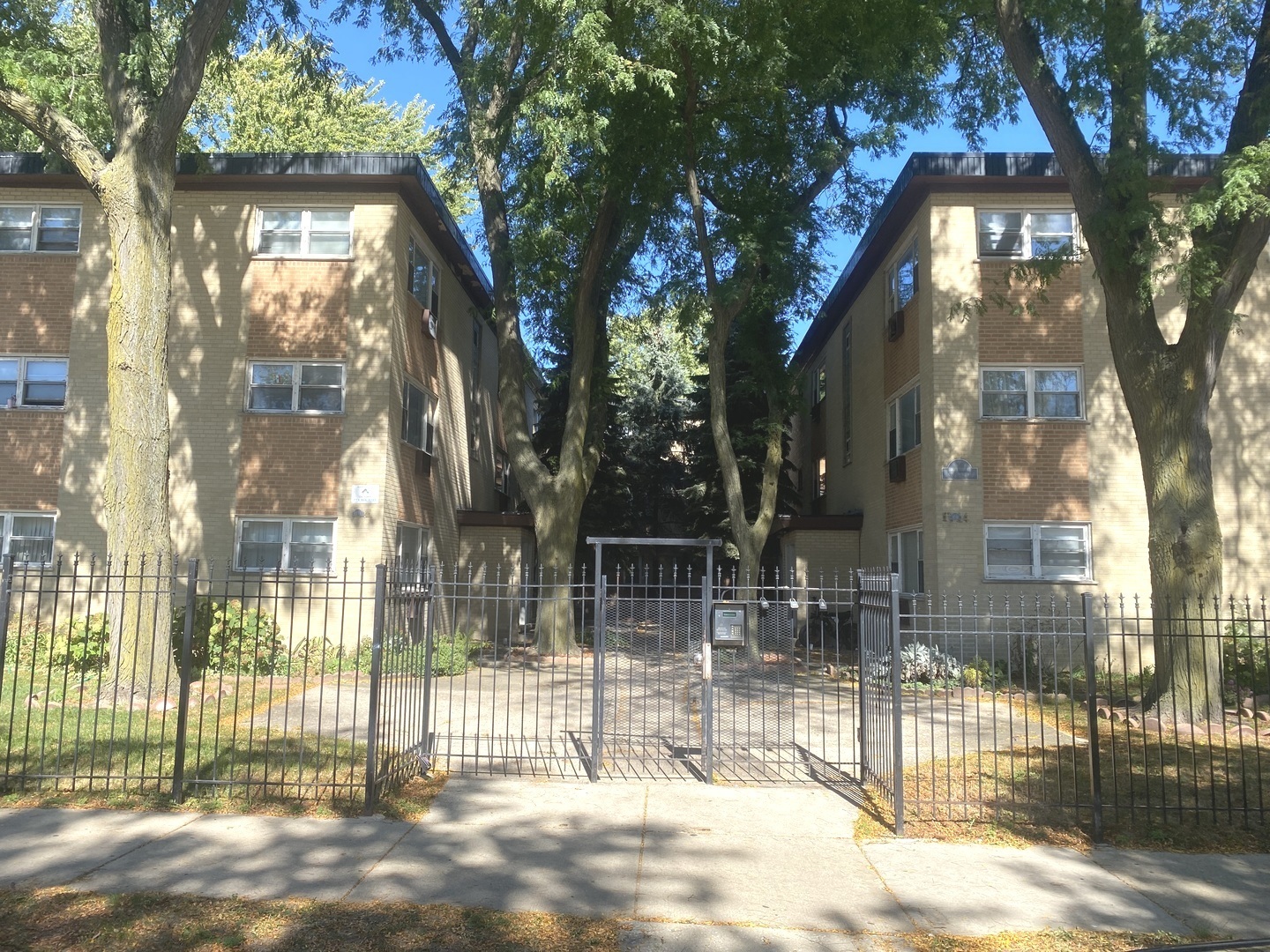 Property Photo:  1714 W Touhy Avenue D2n  IL 60626 