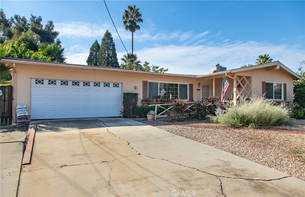 Property Photo:  33993 Avenue E  CA 92399 