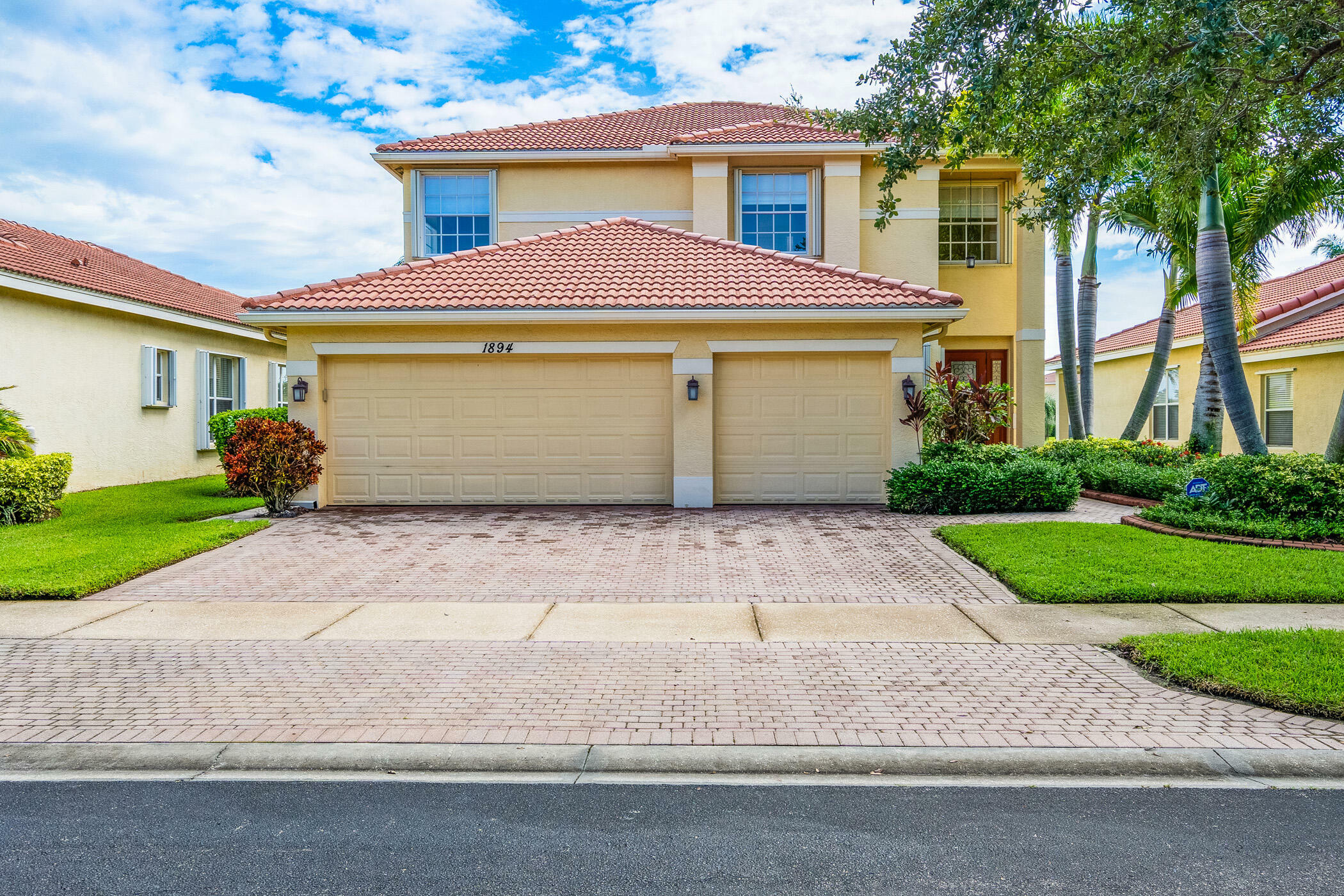 Property Photo:  1894 Grey Falcon Circle SW  FL 32962 