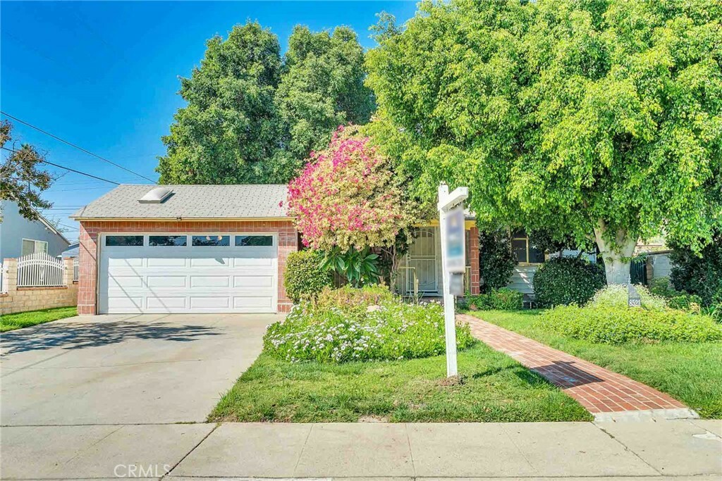 Property Photo:  8521 Lennox Ave  CA 91402 