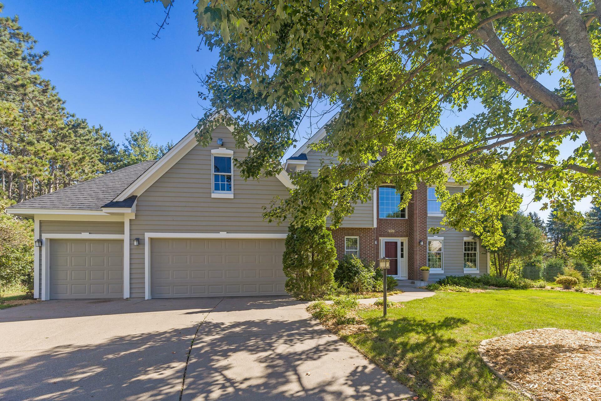 Property Photo:  952 Pineview Court  MN 55115 