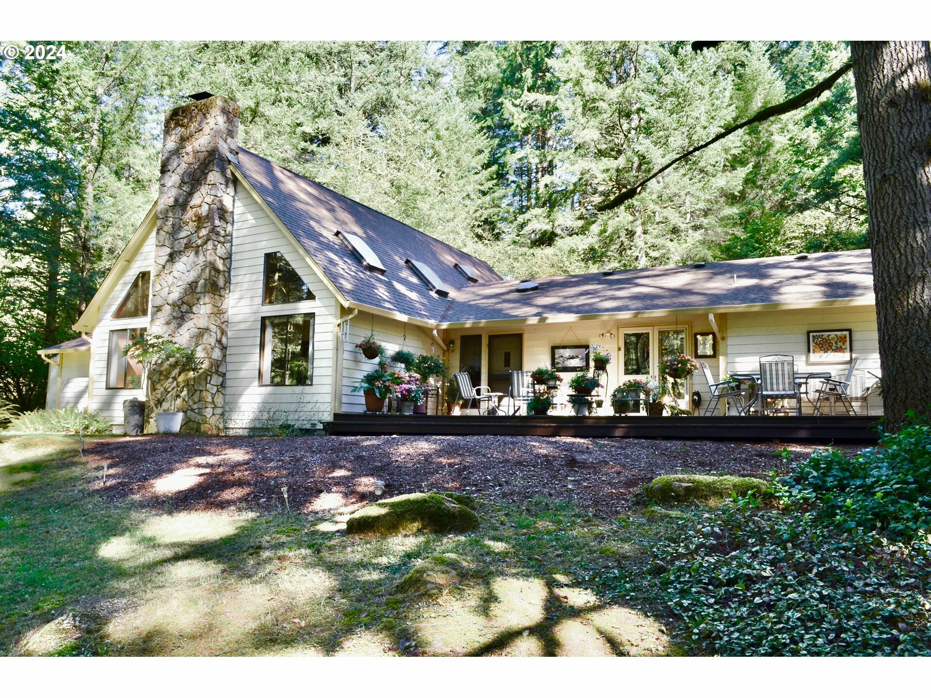 Property Photo:  4000 NE Matney Rd  WA 98607 