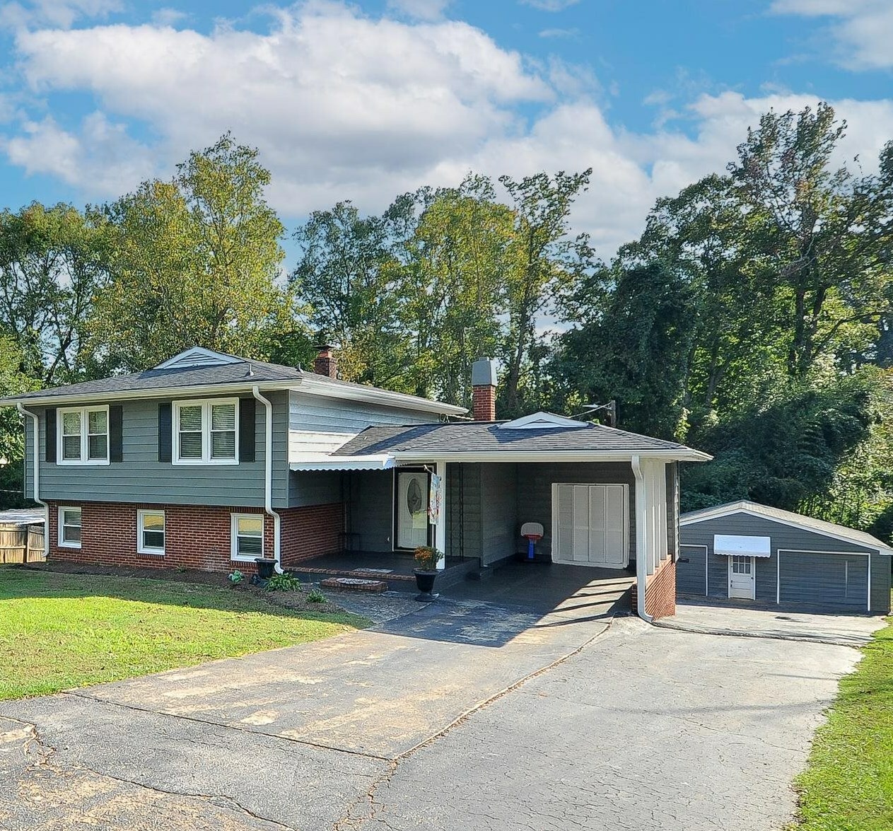 Property Photo:  306 Farmington Road  SC 29605 