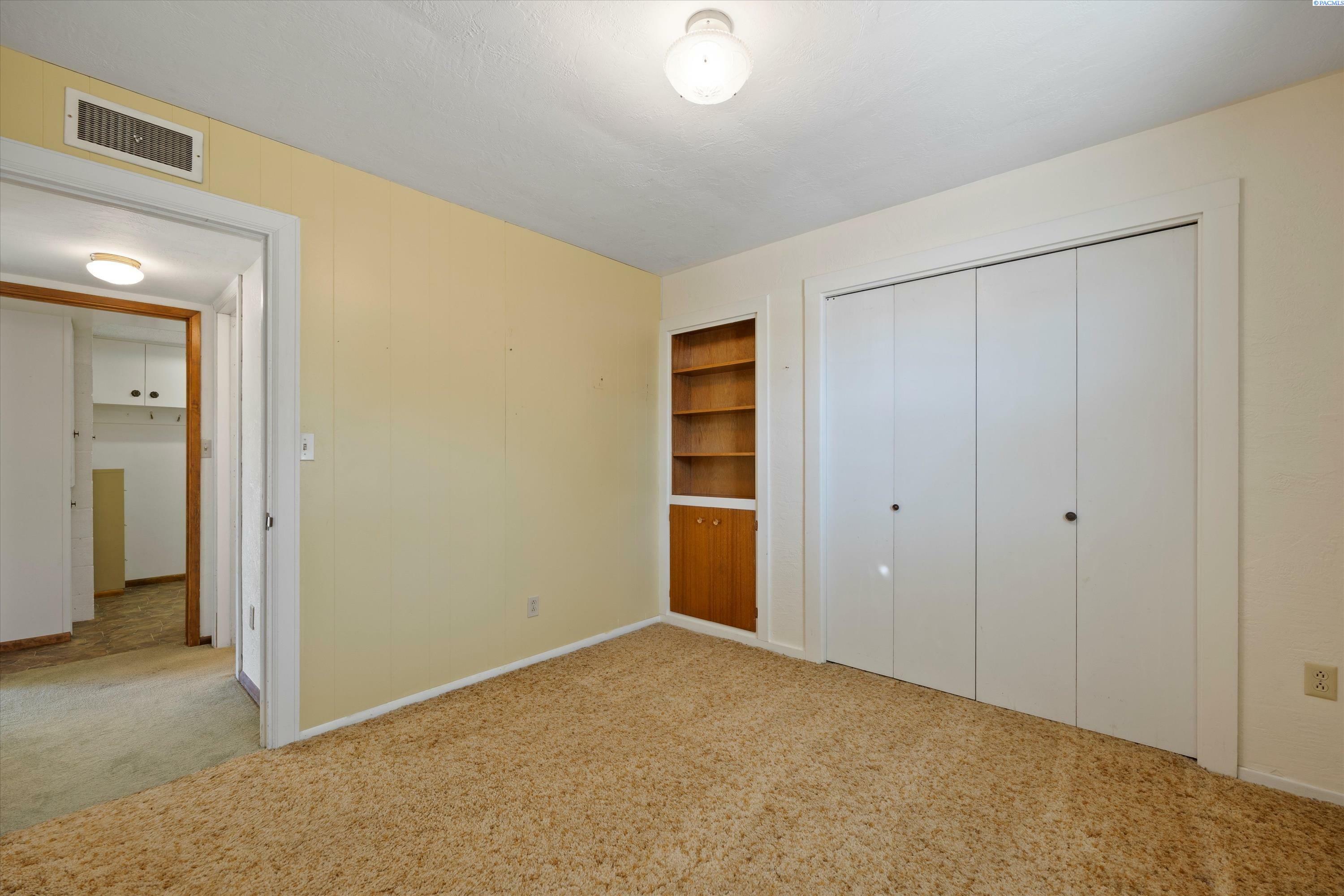 Property Photo:  1803 W Park St  WA 99301 