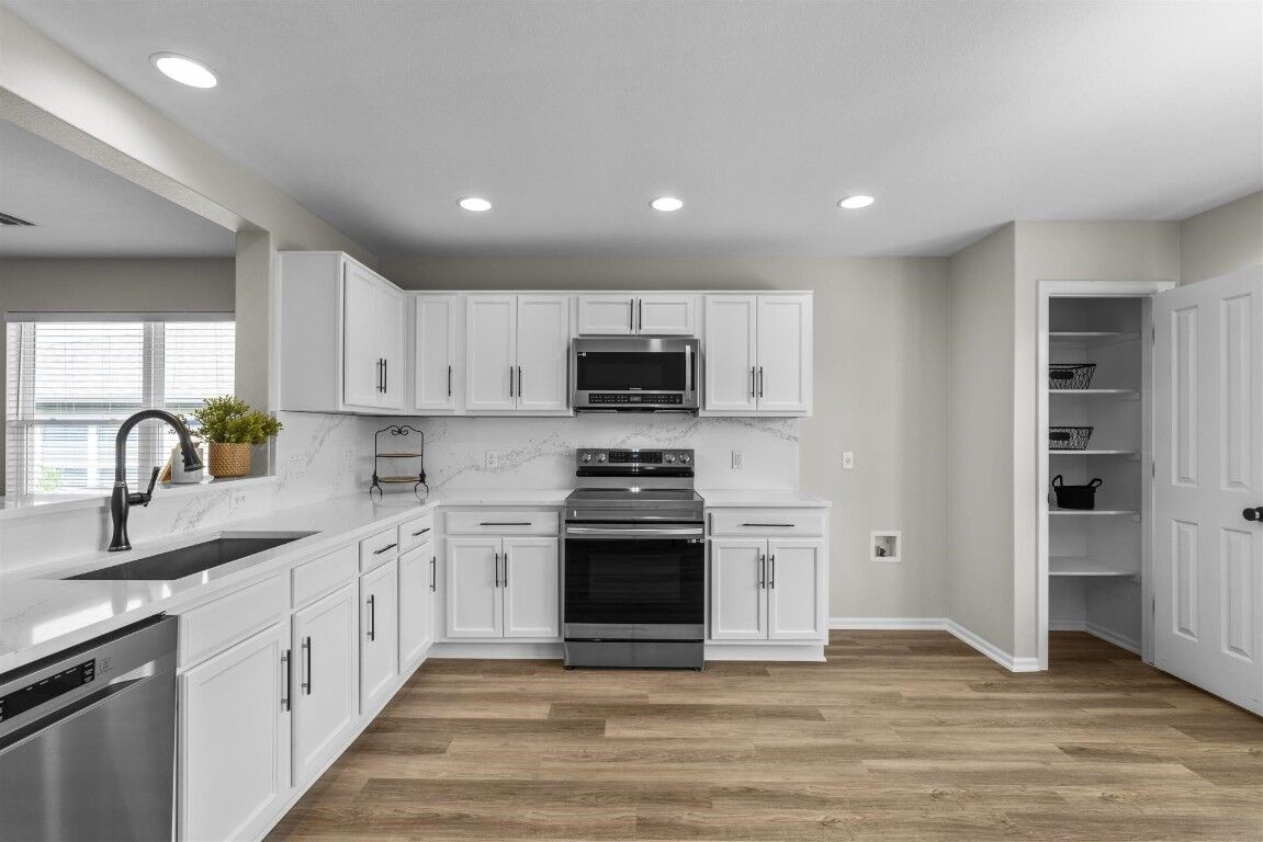 Property Photo: 208 Bright Leaf Trail TX 78633