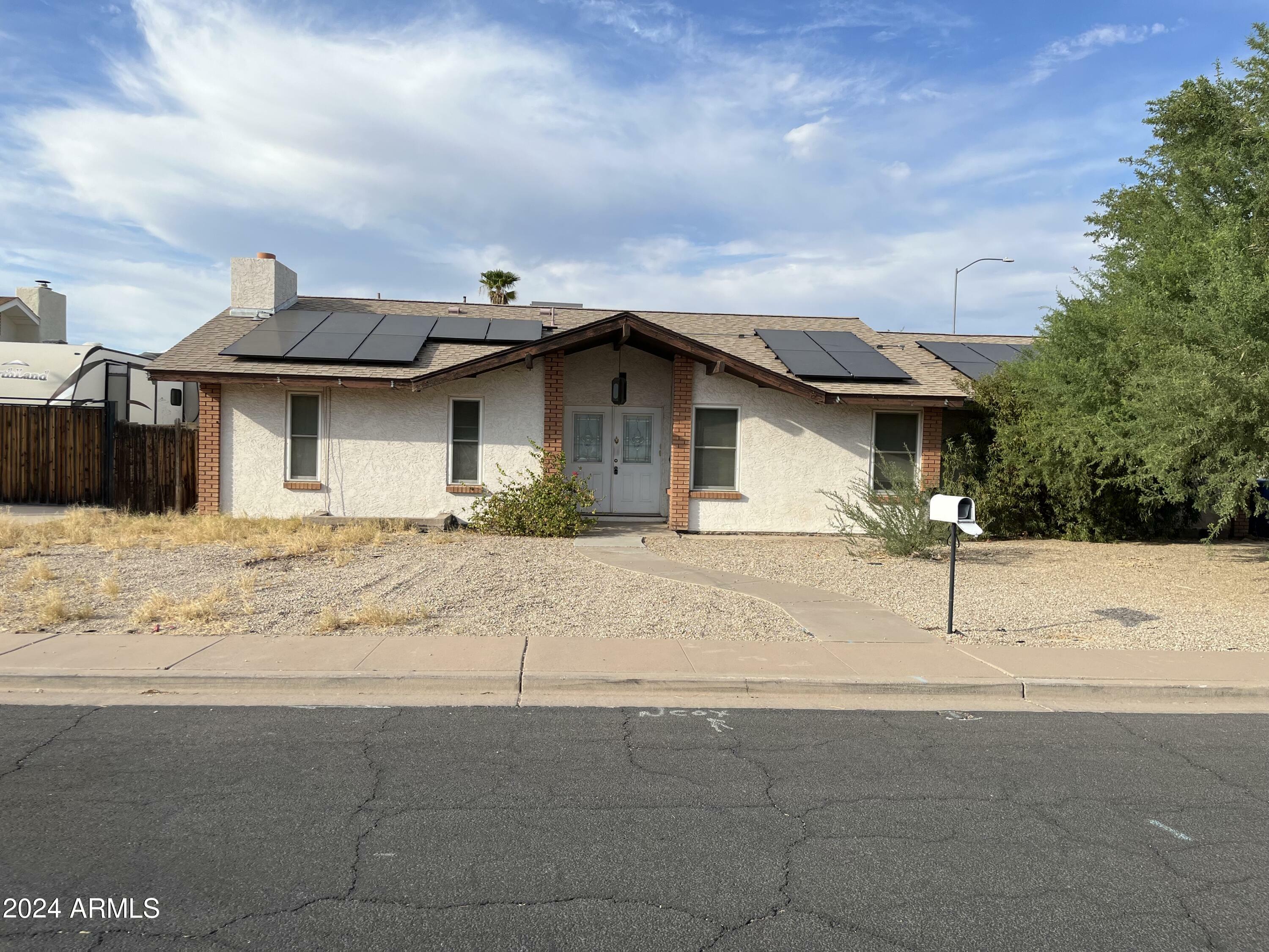 Property Photo:  1560 E Hampton Circle  AZ 85204 