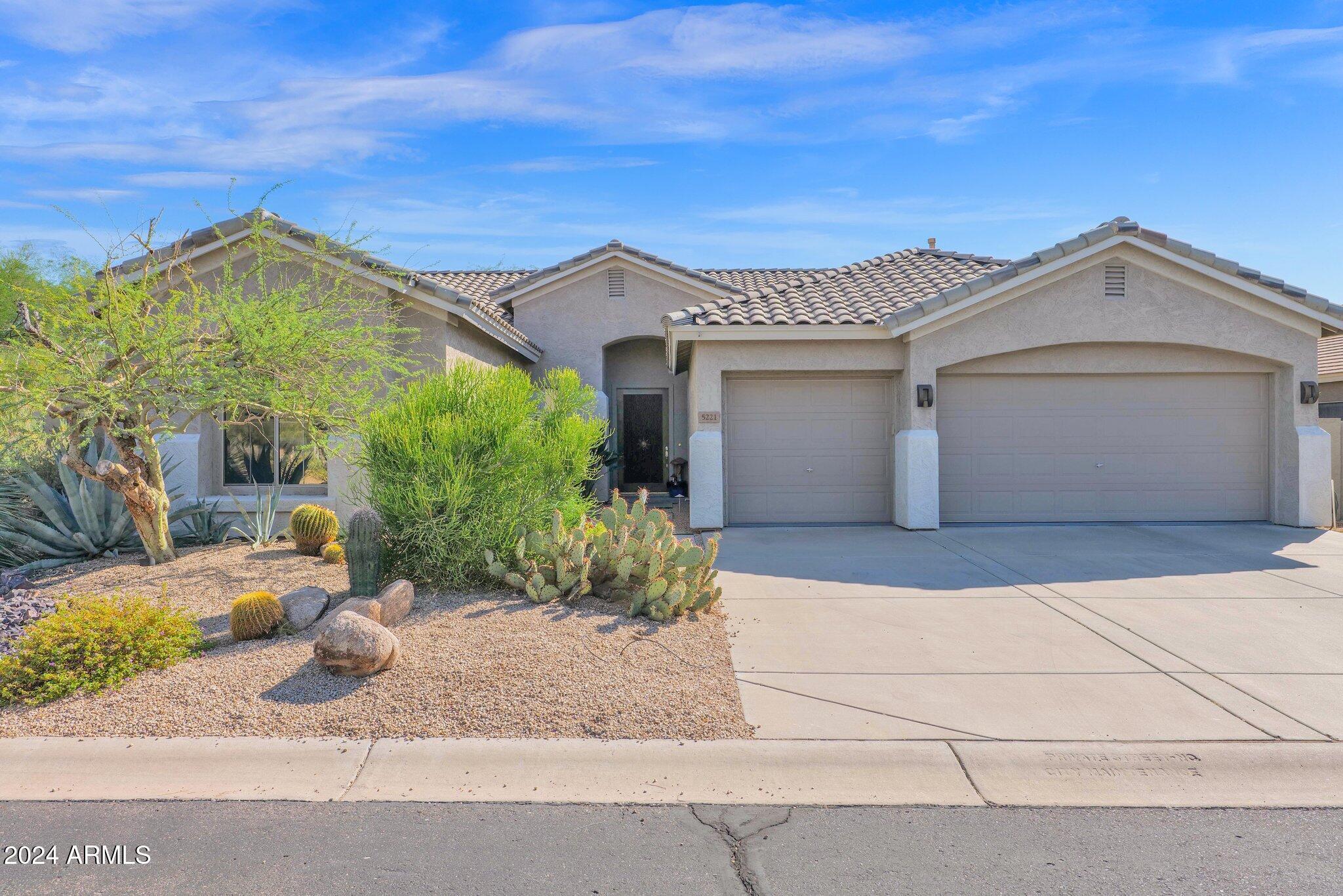 Property Photo: 5221 E Thunder Hawk Road AZ 85331