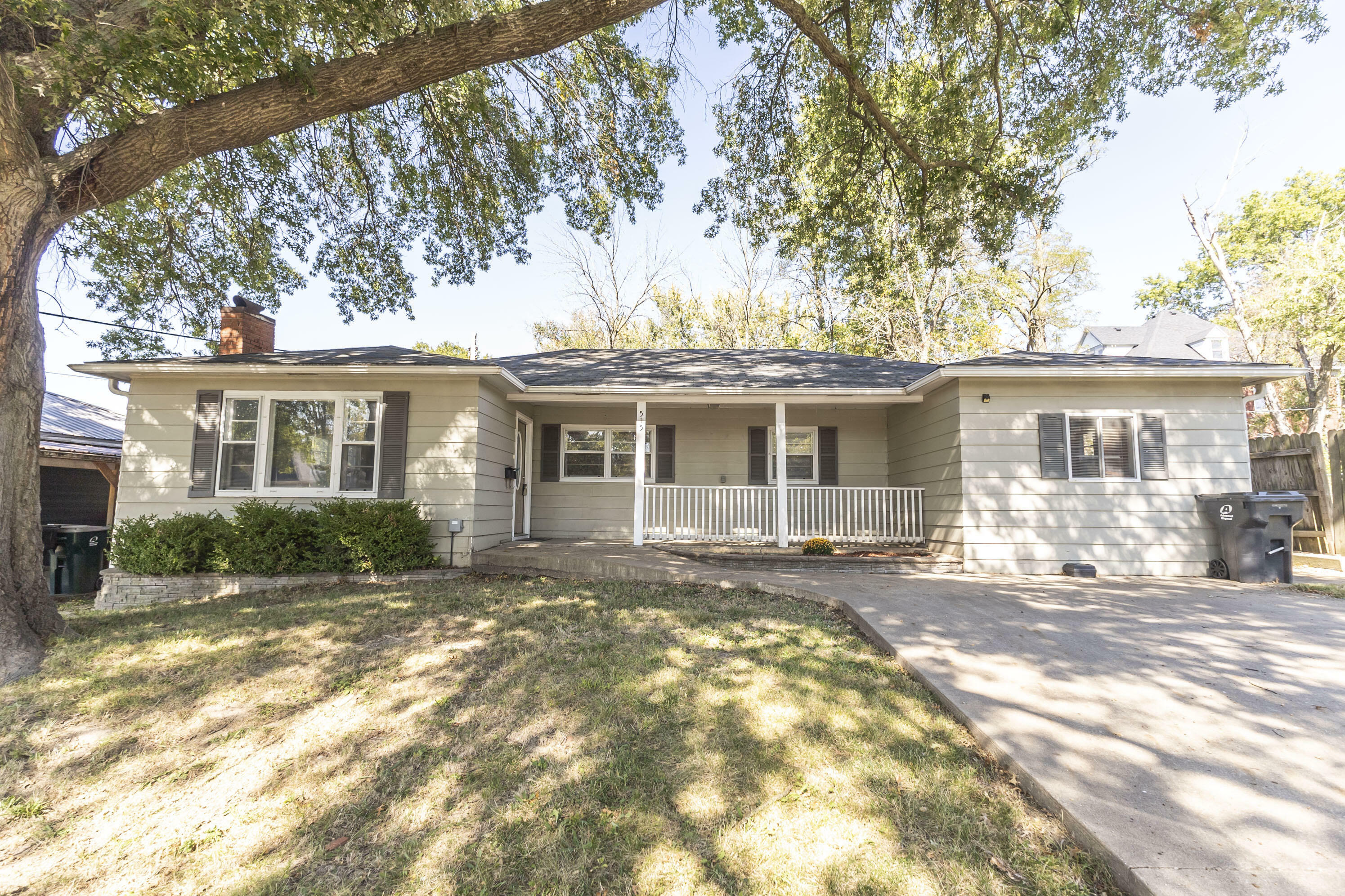 Property Photo:  515 Gilman St  MO 65270 