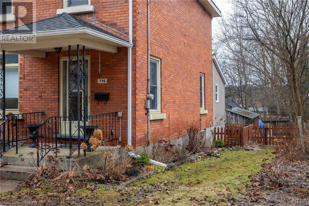 Property Photo:  716 5th Avenue East  ON N4K 2R6 