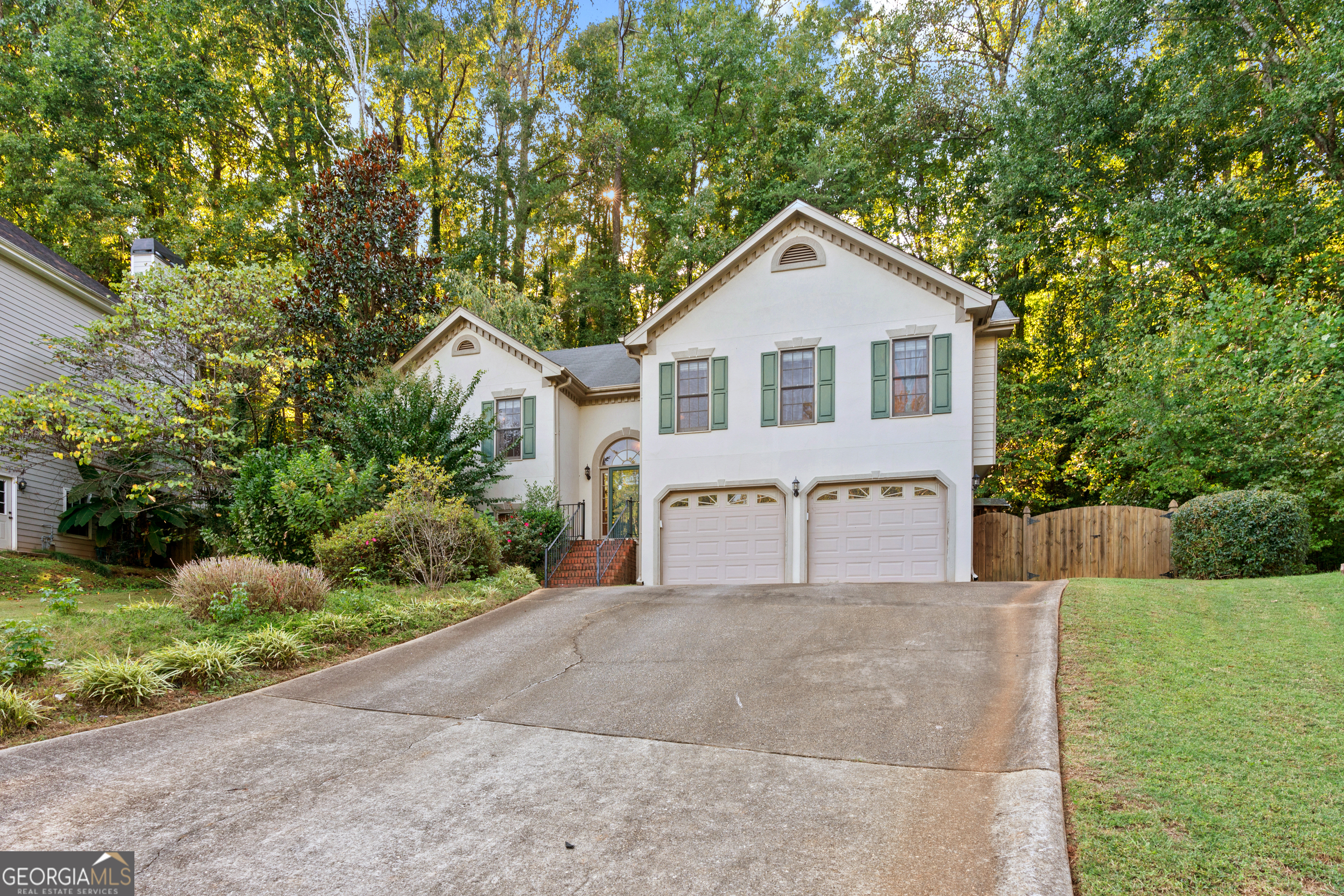 Property Photo:  815 Connell Lane  GA 30044 