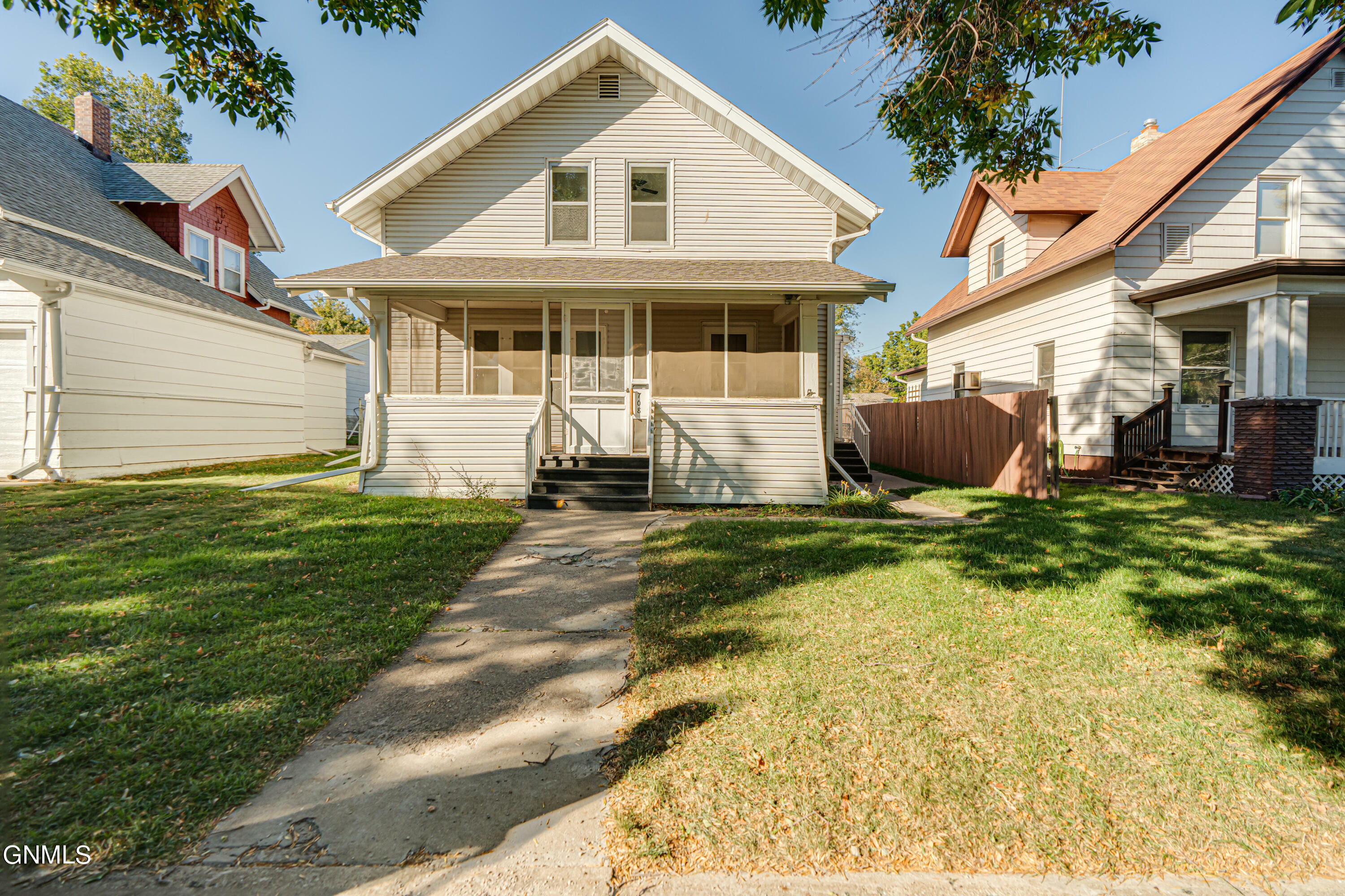 Property Photo:  708 1st Street NW  ND 58554 